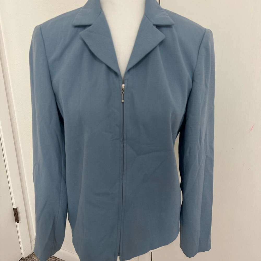 Joan Leslie, baby blue blazer size 6P - Picture 2 of 6